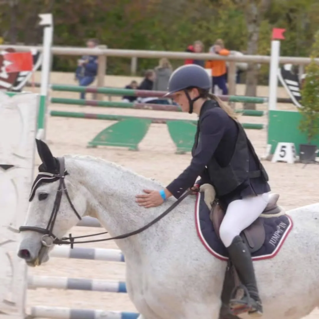 Cavalière complice avec son cheval au Haras du Rochastier